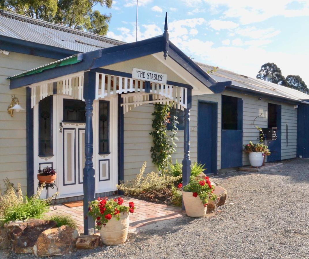 فندق The Stables Wandin North المظهر الخارجي الصورة